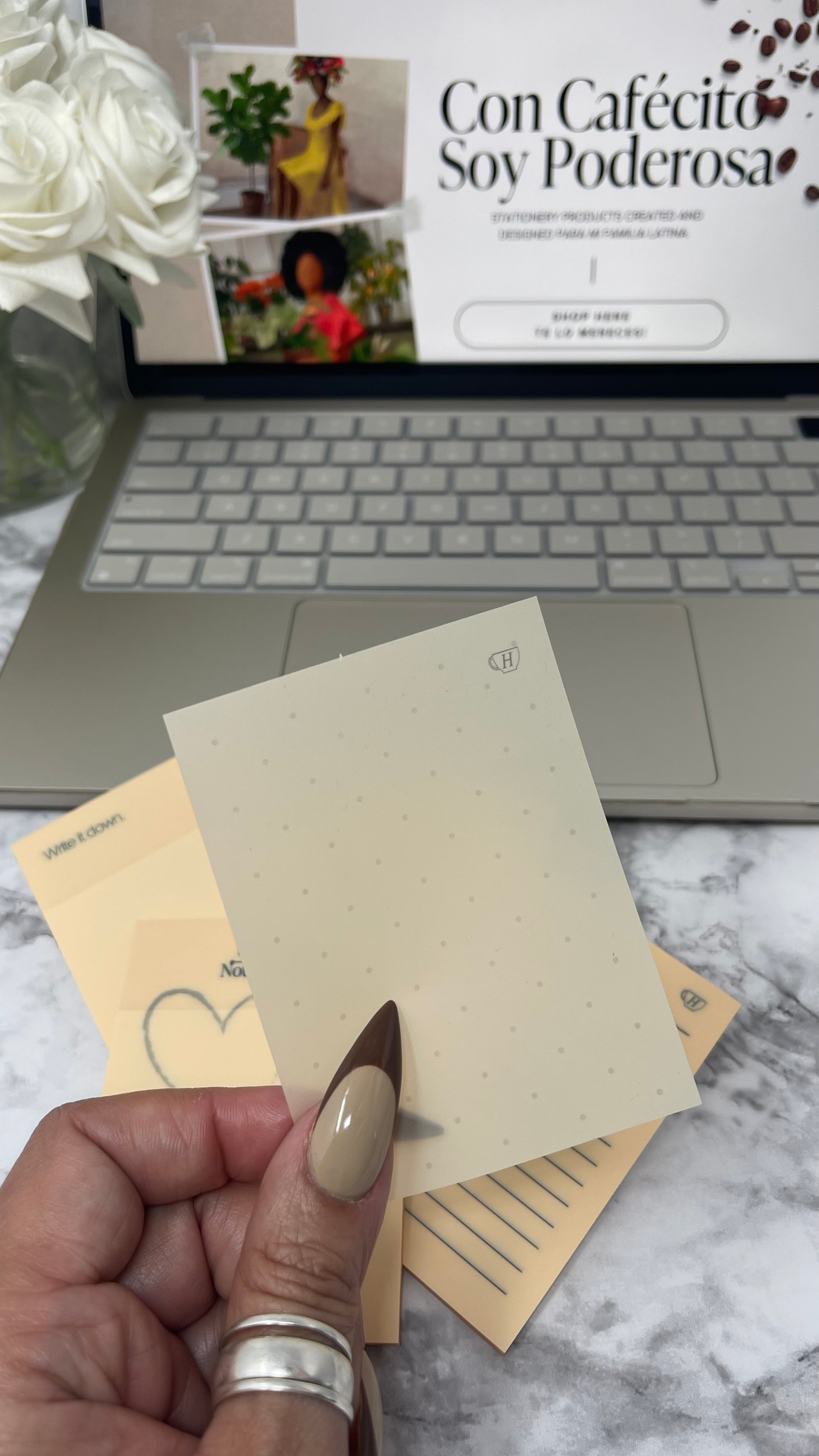 This set of 4 different cream-colored transparent sticky notes is perfect for a variety of uses, allowing you to customize your sticky note needs. With their transparent design, they won't take away from the look of your documents while providing a subtle, stylish look.
