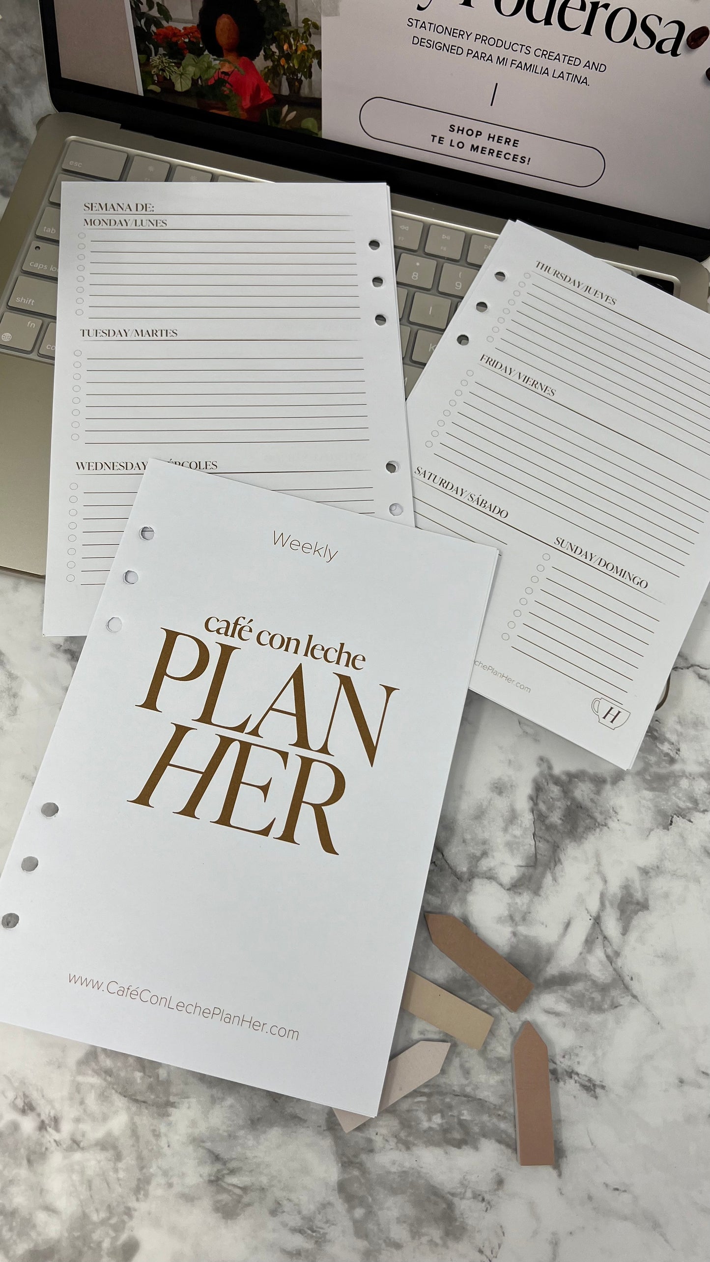 Designed specifically for A5-sized agendas, this set of loose leaf paper offers a range of features tailored to enhance your scheduling, note-taking, and task management experience.&nbsp;<meta charset="UTF-8"> With a series of monthly, weekly, and daily pages, you have the freedom to start using the set at any time, without being confined to a specific year or month. Set also includes dedicated sections for a to-do list and notes.