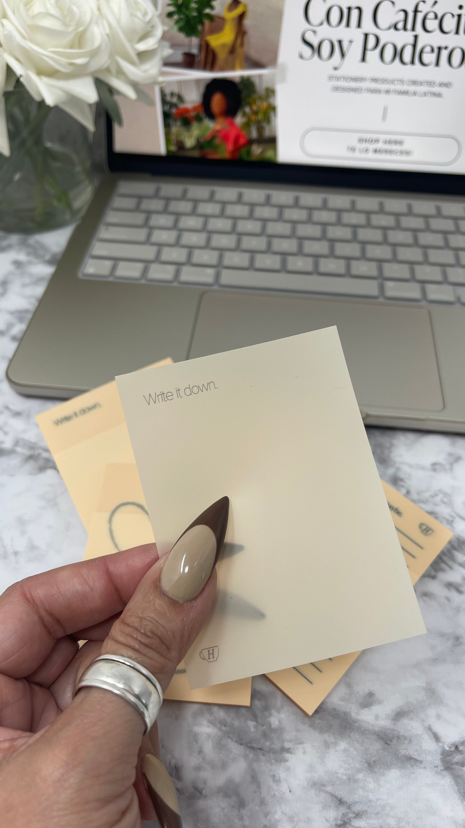 This set of 4 different cream-colored transparent sticky notes is perfect for a variety of uses, allowing you to customize your sticky note needs. With their transparent design, they won't take away from the look of your documents while providing a subtle, stylish look.